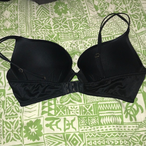 3 VS bras - Picture 5 of 8